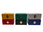 3-Place Watchbox in green leather, close-up of leather texture