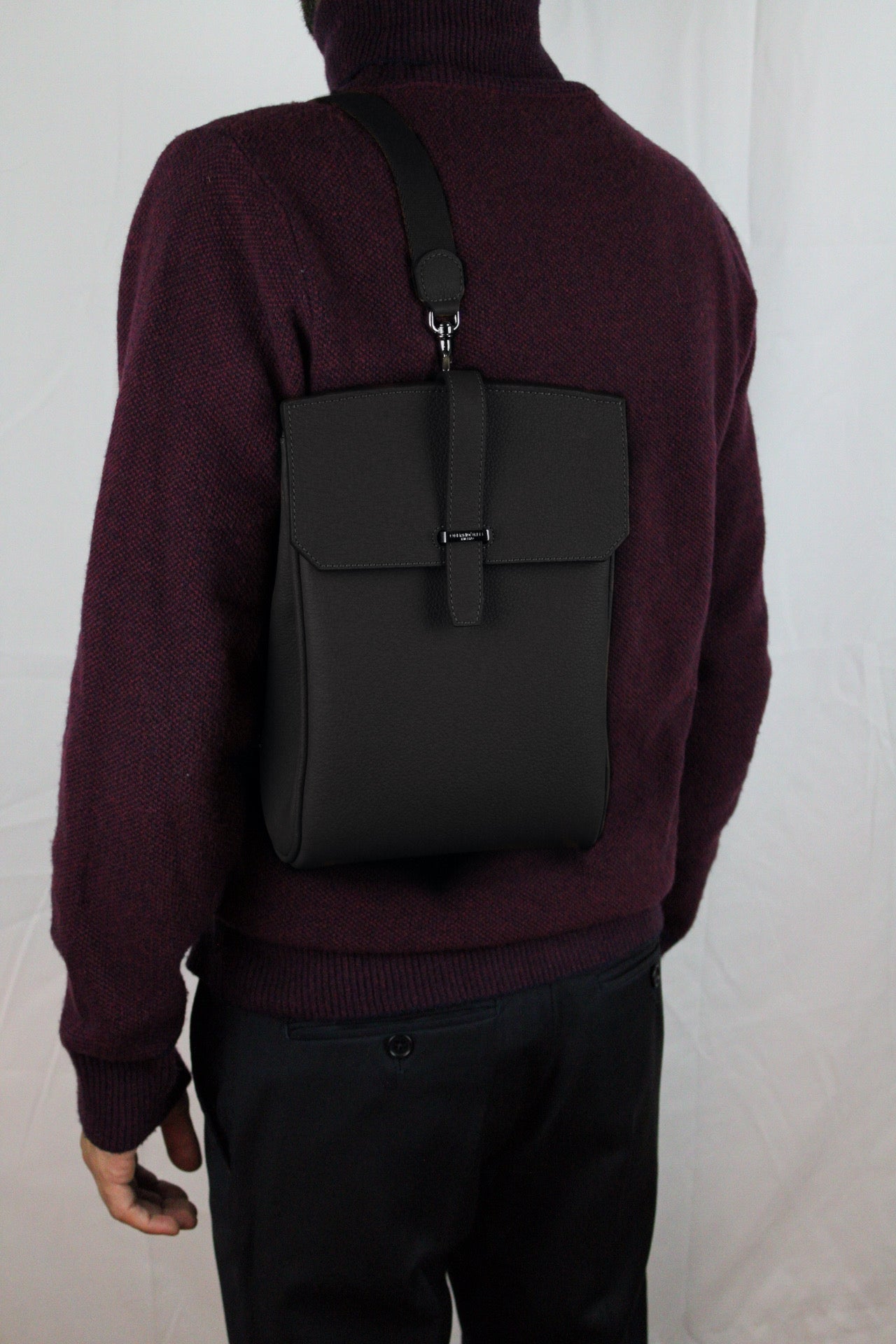 Black Italian leather crossbody bag worn as backpack - SAC Oberndörfer, genuine leather bag
