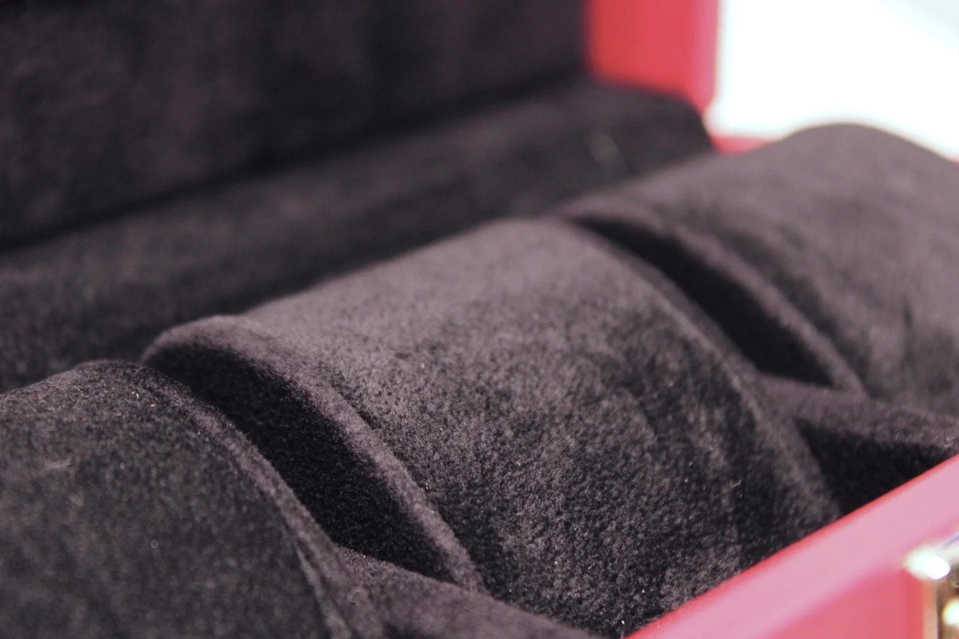 red-3-places-watchbox.jpg