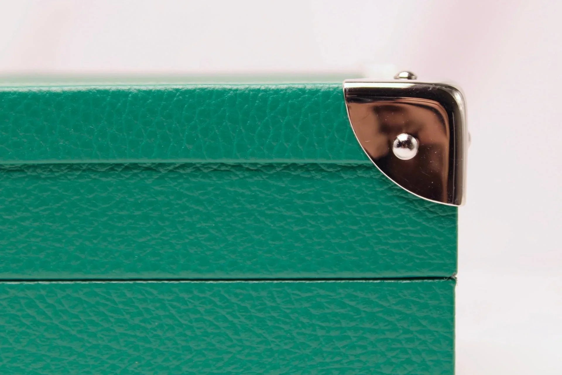 green-8-places-watchbox.jpg