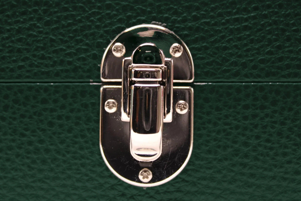 3-Place Watchbox in dark green leather, close-up of the clasp