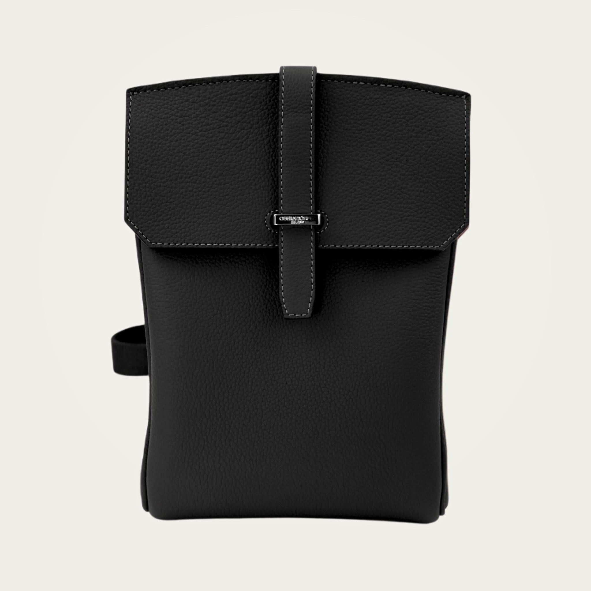 SAC in black Togo leather on an ivory studio ground