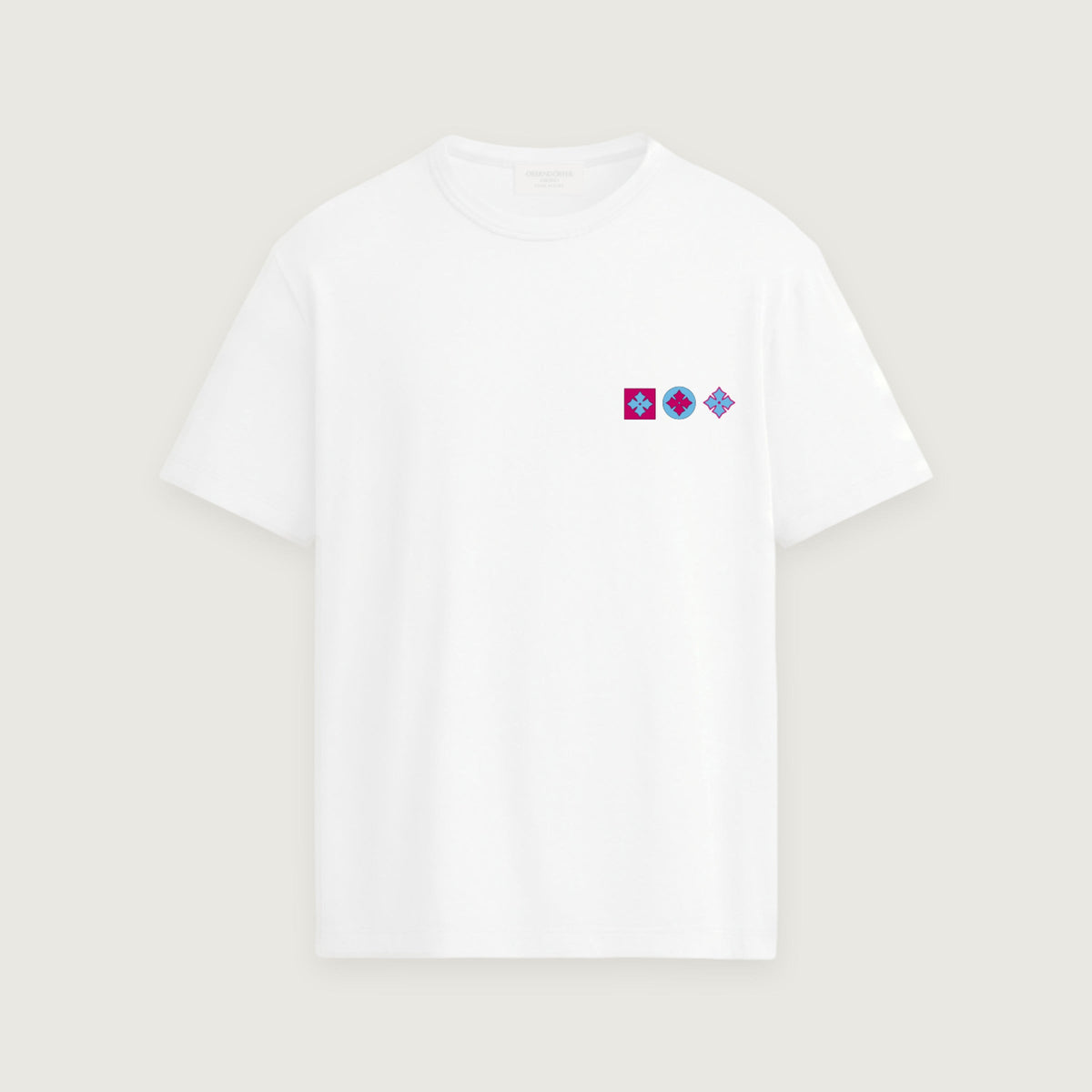 T-Shirt Emblem Magenta in white, front, three emblems at the chest